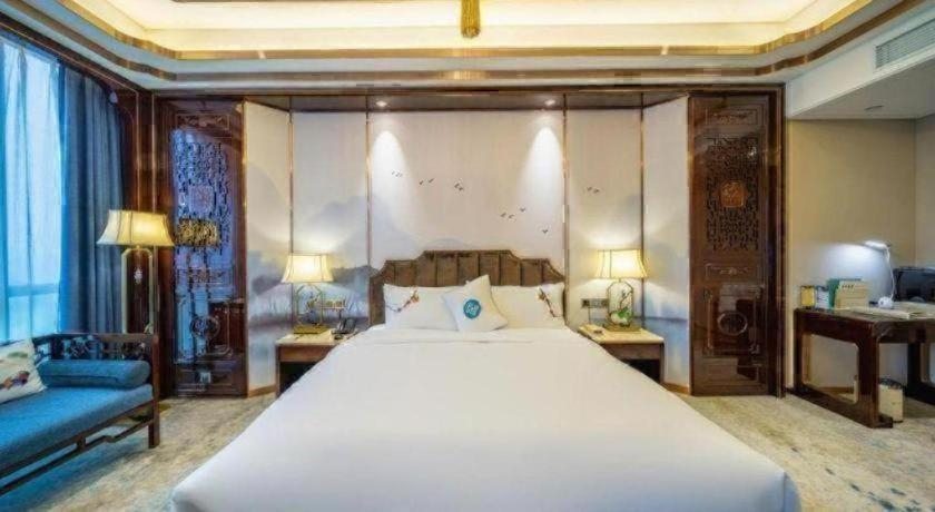 Bedroom 3, Hou Yi Grand Hotel, Xiangxi Tujia and Miao