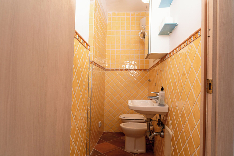 Bathroom 3, Via Posillipo 342, Napoli