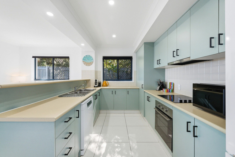 Private kitchen, Poolside 2-bed Apartment Near Coolangatta, Gold Coast