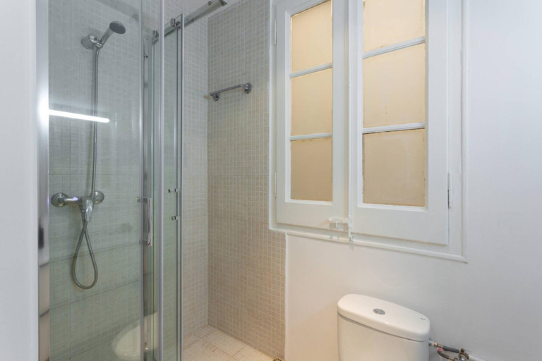 Bathroom 3, 11CRC1037 Newly decorated Flat near Sants Station, Barcelona