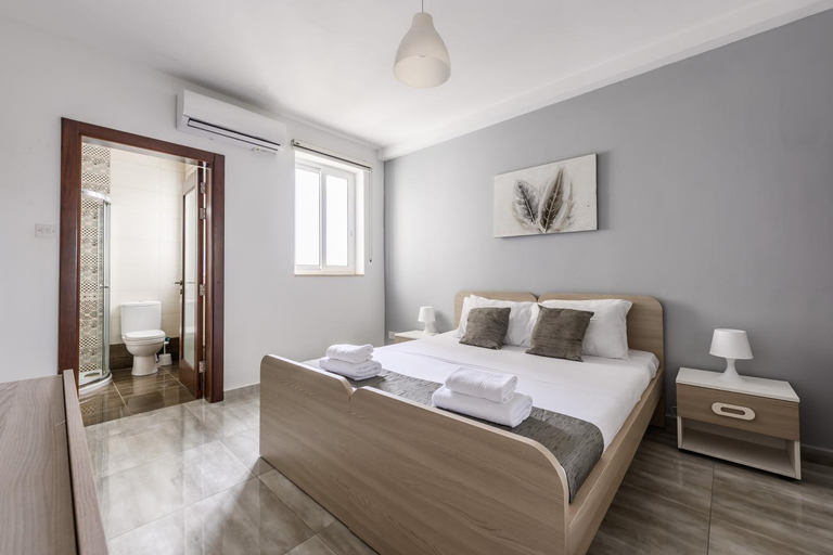 Bedroom, F10 Room 1, Private Double room with private bathroom in shared Flat
