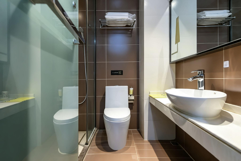 Bathroom 5, Iu Hotel Kunming Xishan Wanda Plaza Railway Statio, Kunming