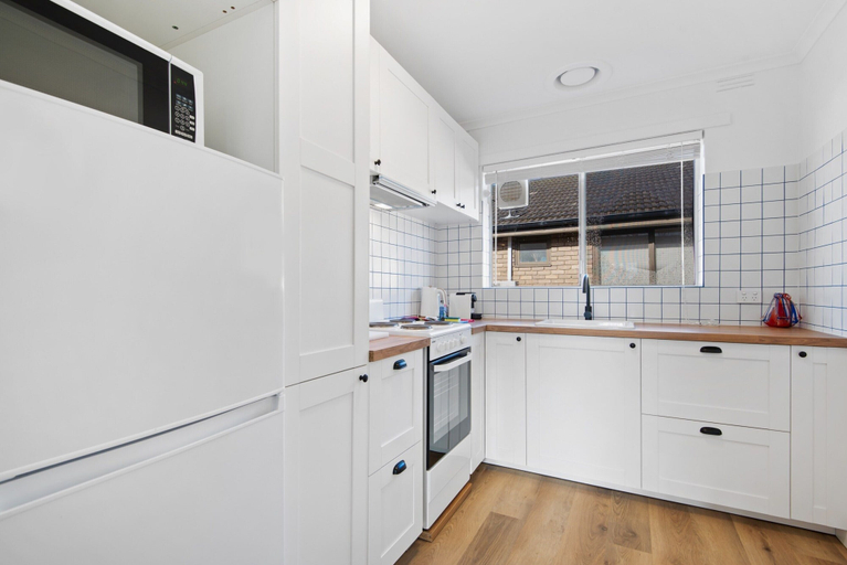 Private kitchen 4, Bright 1-bed Retreat in Kingsville, Melbourne