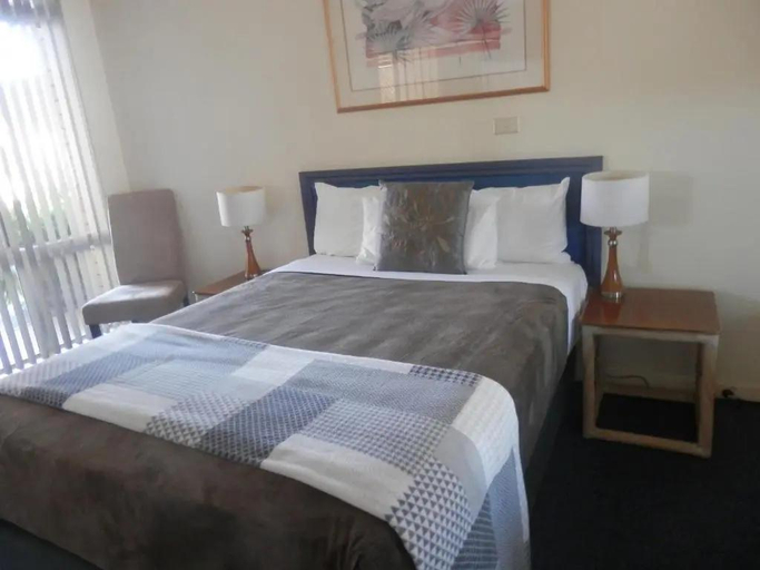 Bedroom 2, Tall Timbers Motel, Dungog