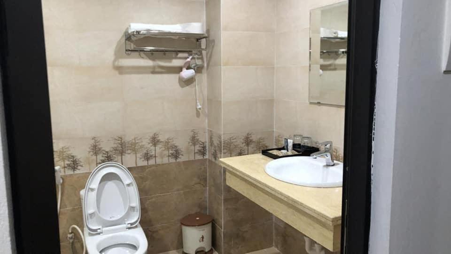 Bathroom 5, Phuong Mai Hotel, Ninh Bình
