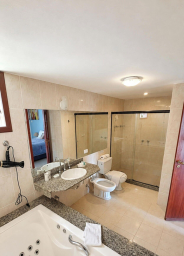 Bathroom 4, Coronado Beach, Armação dos Búzios