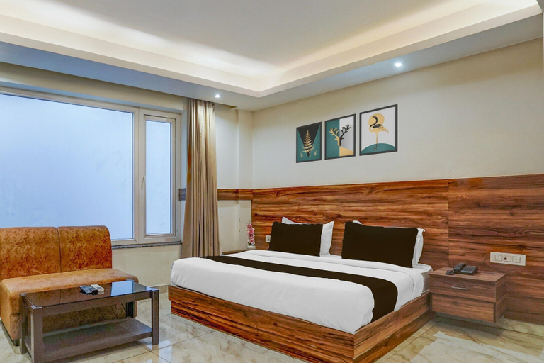 Room 3, Suite The Amro, Reasi