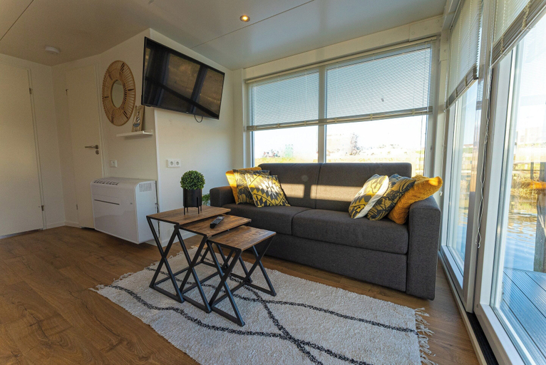 Living room 4, Houseboat With Rooftop Terrace, Goes