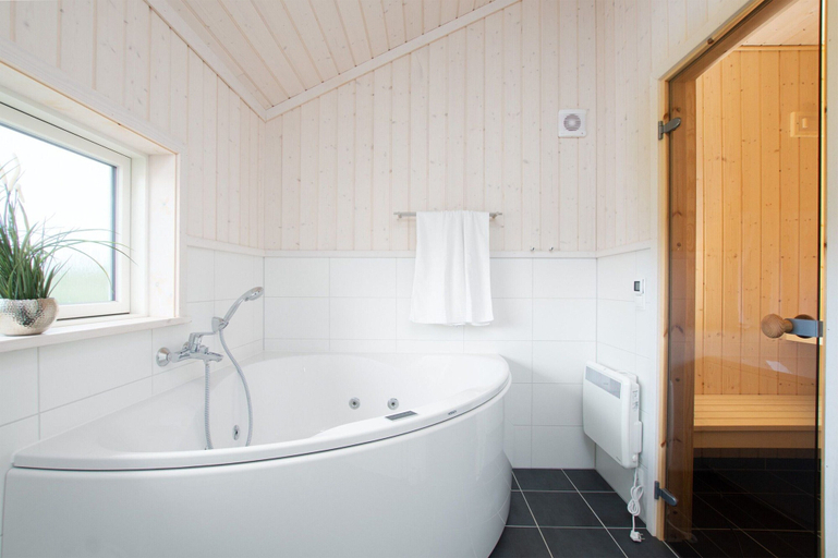 Bathroom 5, Grobenbrode Baltic Horizon Haven, Ostholstein
