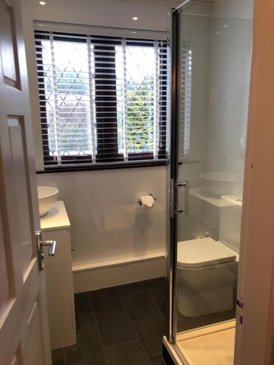 Bathroom 3, The Golden Larches Cafe and B&B, Stirling