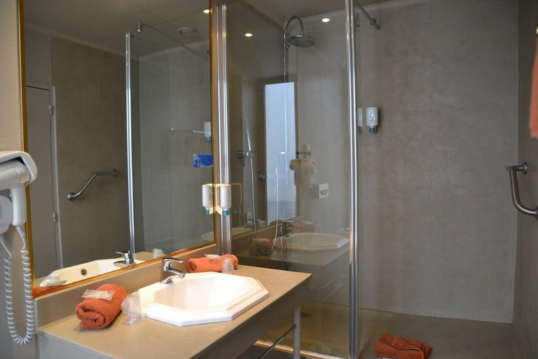 Bathroom 3, Saint Ferreol, Bouches-du-Rhône