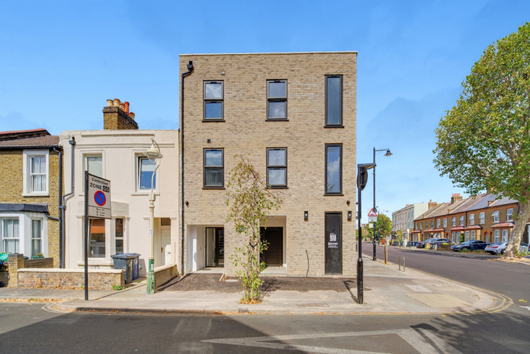 Exterior 5, Balcony Studio in Northfields - Apt 1, London