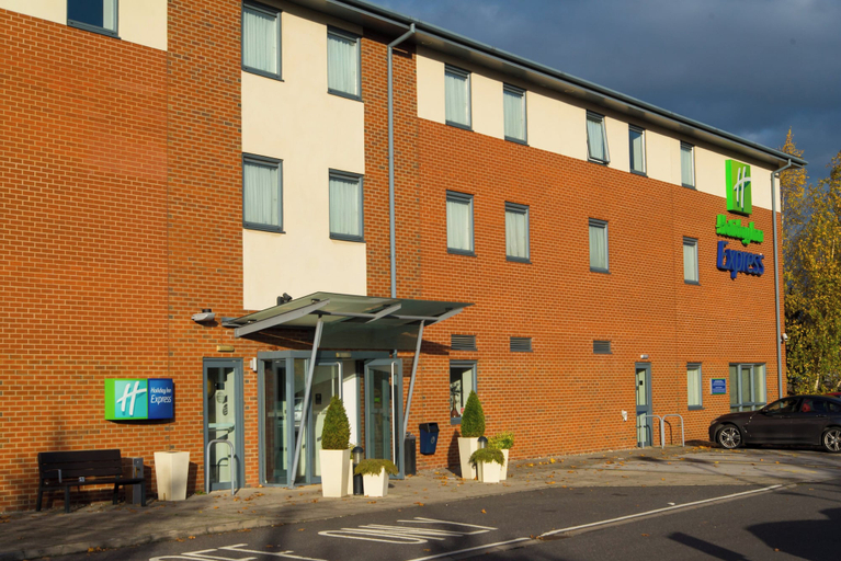 Exterior & Views 4, Holiday Inn Express BEDFORD, Central Bedfordshire