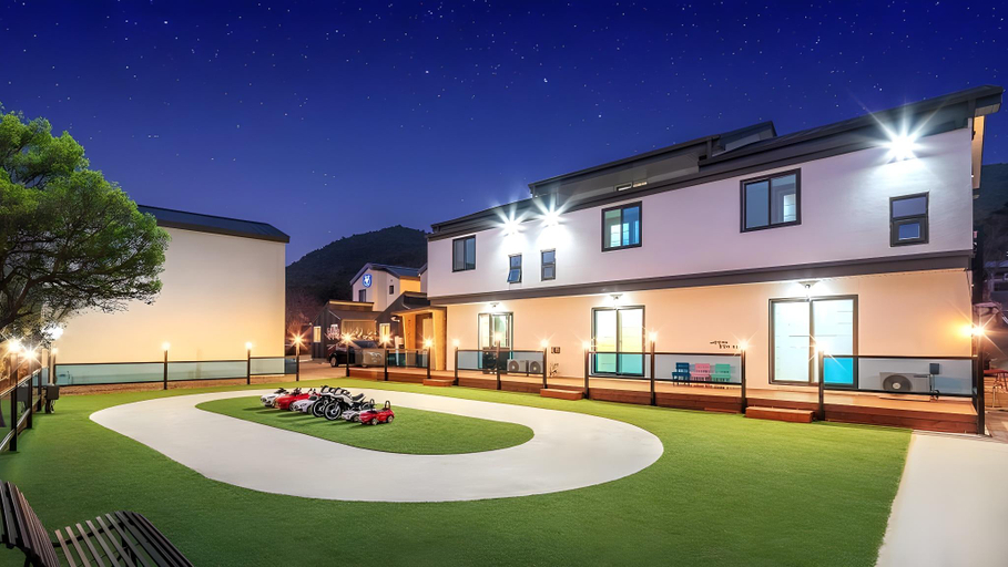 Exterior & Views 4, Gyeongju Byeolkids Poolvilla, Gyeongju