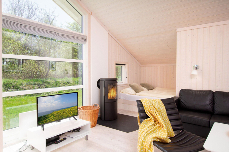 Living area 3, Serene Wellness Lodge fur 8 Personen, Ostholstein