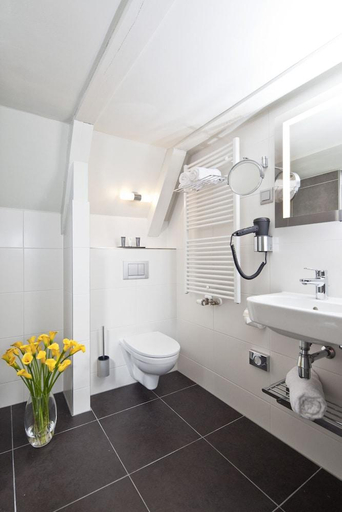 Bathroom 3, Hapimag Apartments Amsterdam, Amsterdam