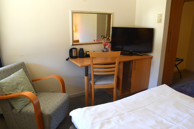 Bedroom 2, Hotel Utsikten - By Classic Norway Hotels, Stranda