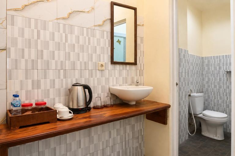 Bathroom 5, Buana Asti Homestay, Tabanan