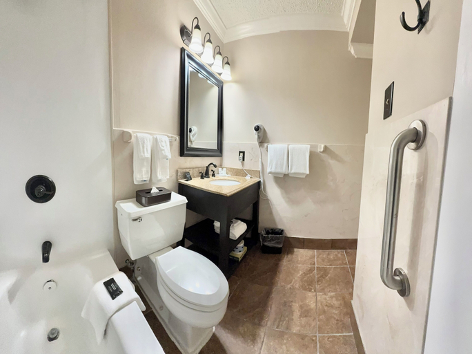 Bathroom 4, Clarion Hotel & Suites, Jefferson