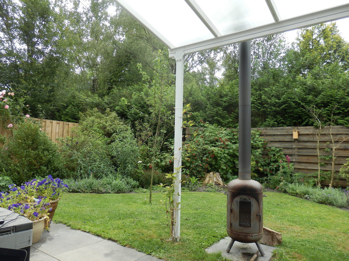 Garden 2, Family Villa with Jacuzzi & Large Garden, Hardenberg