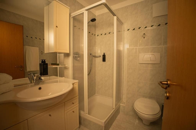 Bathroom 5, Hotel Roduna, Bolzano