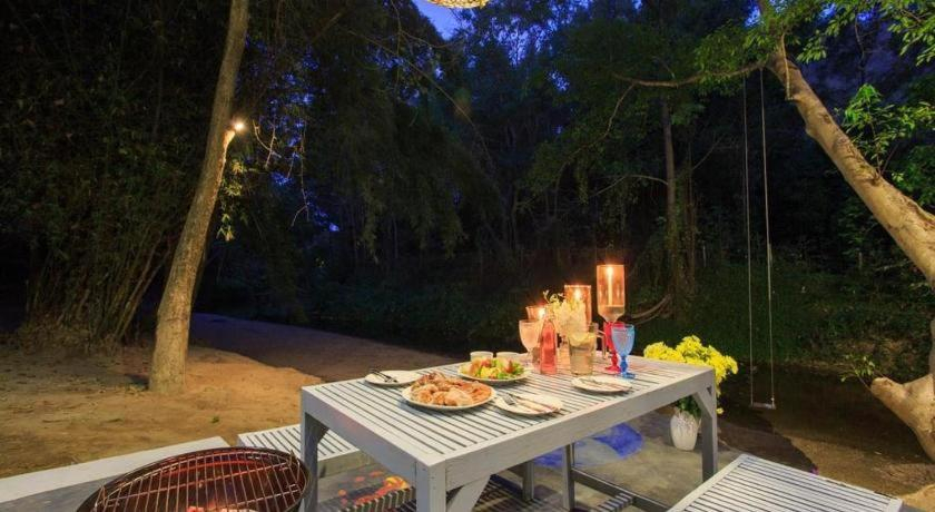 Food & Drinks 4, Villa Moreeda, Suan Phung