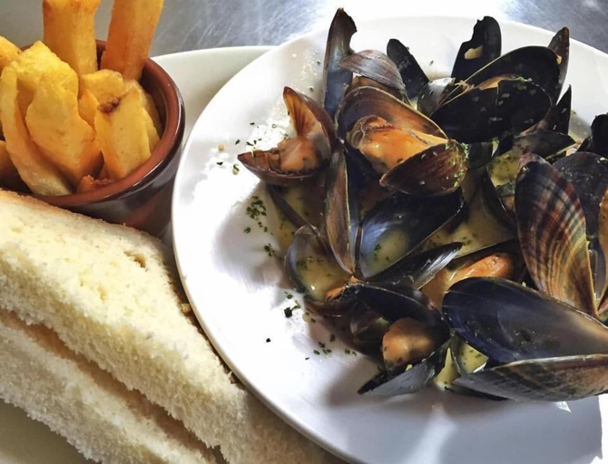 Food & Drinks 5, The Bugle Inn, Cornwall