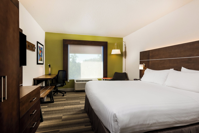 Bedroom 3, Holiday Inn Express & Suites BARTOW by IHG, Polk
