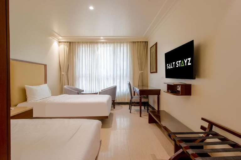 Room 5, Saltstayz Premier - Bengaluru Hebbal Airport Road, Bangalore