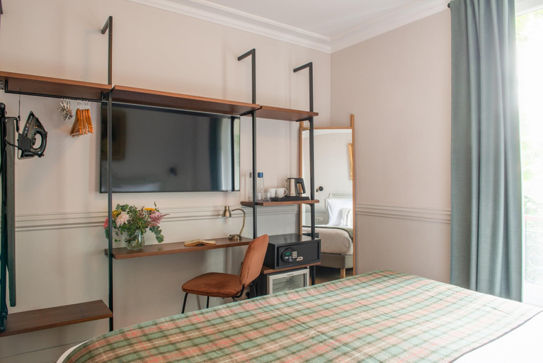 Bedroom 3, Hotel de la Porte Dorée, Paris