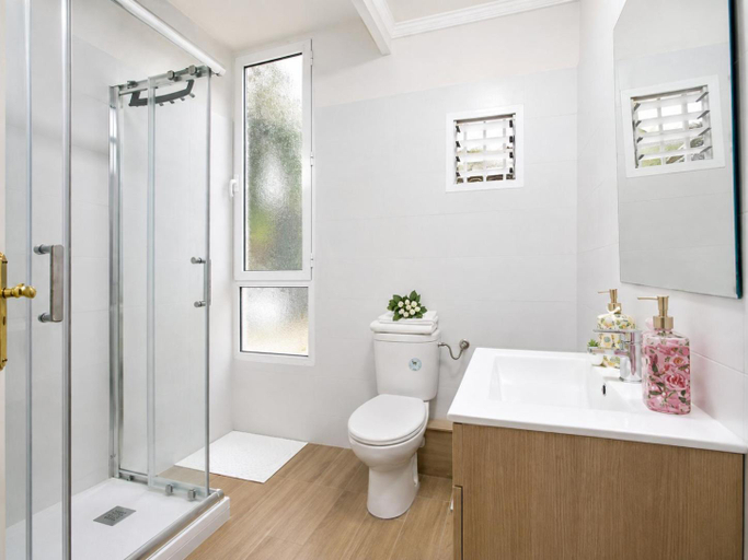 Bathroom, Valencia Suite Garden, Valencia