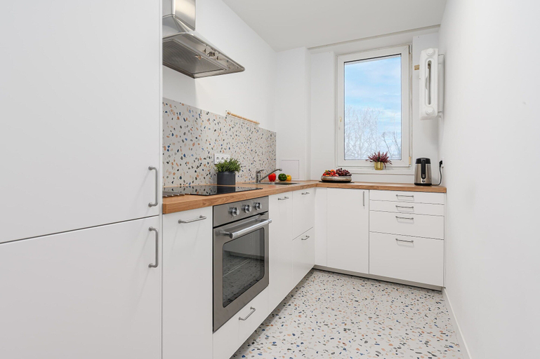 Private kitchen 3, Vibrant Pet-friendly Apartment in Warsaw, Warsaw