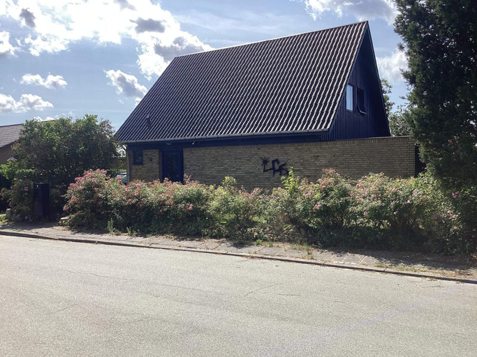 Primary image