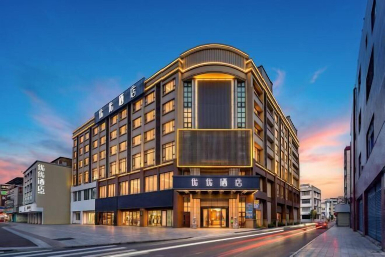 Exterior & Views