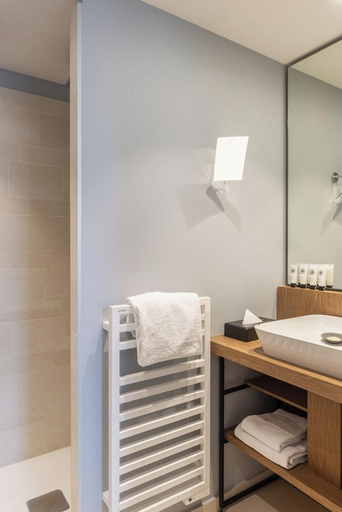 Bathroom 4, Golden Tulip Saint Malo - Le Grand Bé, Ille-et-Vilaine