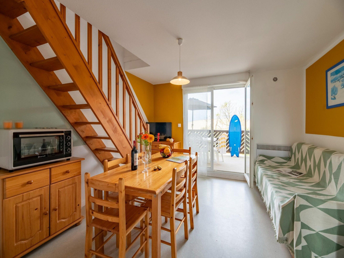 Dining 2, Duplex Apartment in Carcans Near Beach, Gironde