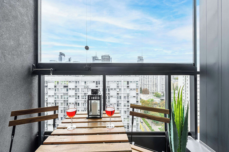 Balcony 3, Lush Home Near Varso Tower, Warsaw