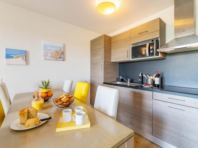 Private kitchen 4, Oceanside Stay With Pool, Landes