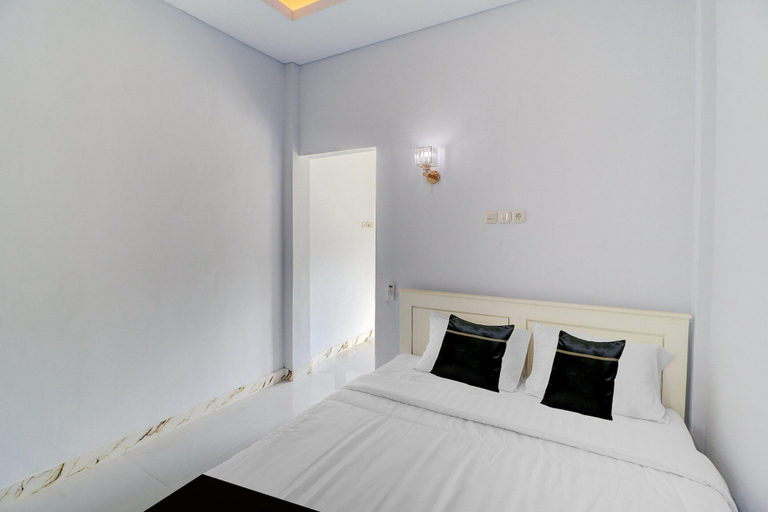 Room 4, Elegant Deluxe DBL Retreat Near Mangusada Hospital, Badung