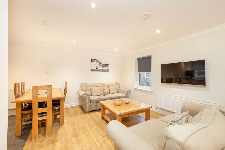 Others 5, Gorgeous Apartment near Edinburgh Castle, Edinburgh