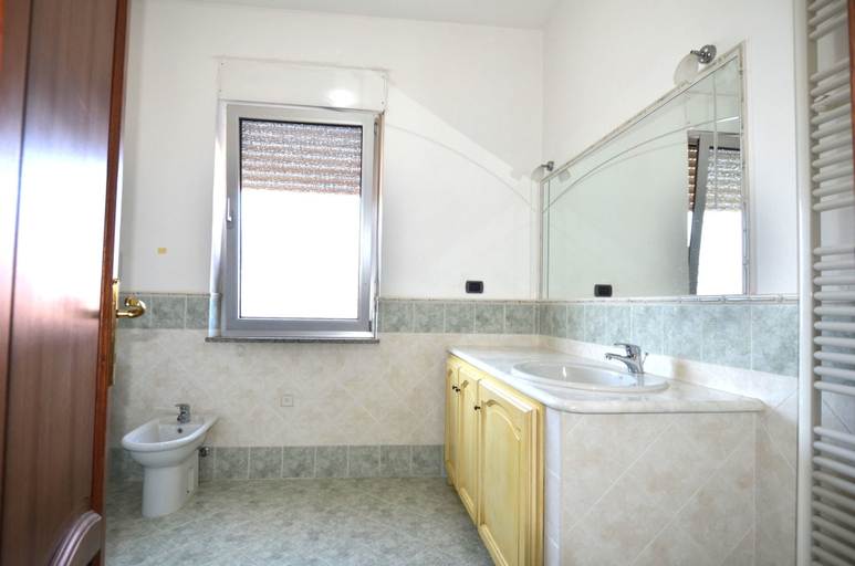 Room 2, Fst-jav01p1 in San Teodoro, Nuoro