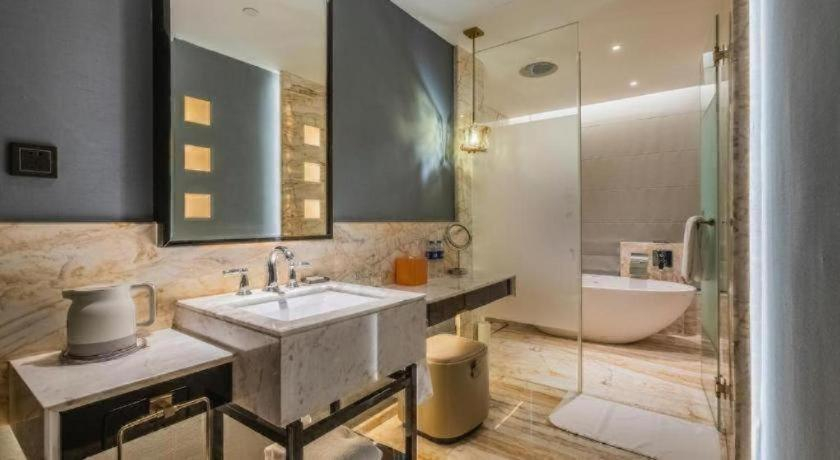 Bathroom, Grand New Century Hotel Yixing, Wuxi