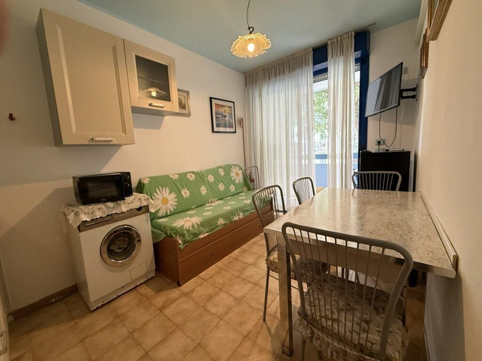 Laundry, Practical Beachside Flat for Four Travellers, Venezia