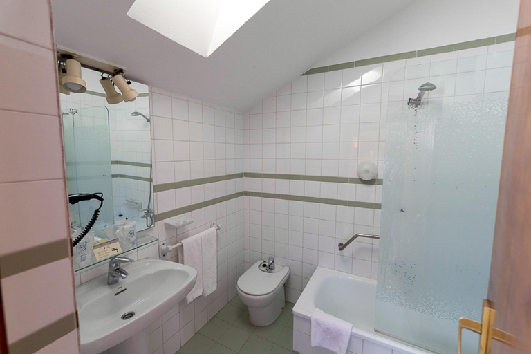 Bathroom 4, Villa Turistica de Cazorla, Jaén