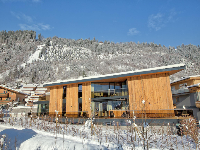 2, Apartment in Wildkogel near Ski Lift, Zell am See