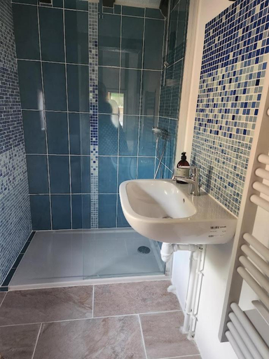 Bathroom 2, Lou'Bel Air, Landes