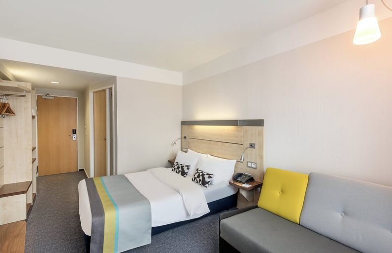 Bedroom 4, Holiday Inn Express SINGEN, Konstanz