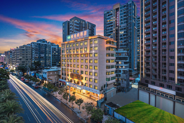 Exterior & Views