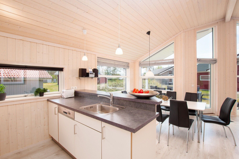 Private kitchen 3, Charmantes Cottage fur 8 Personen mit Sauna, Ostholstein