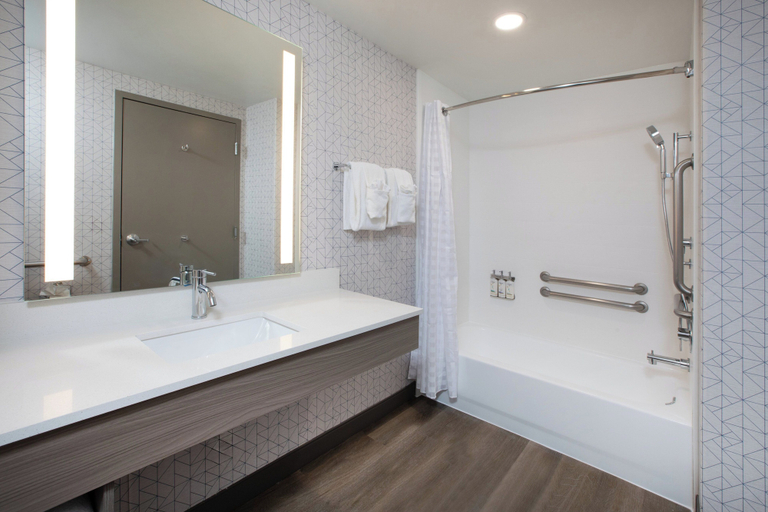 Bathroom 4, Holiday Inn Express & Suites LATHROP by IHG, San Joaquin